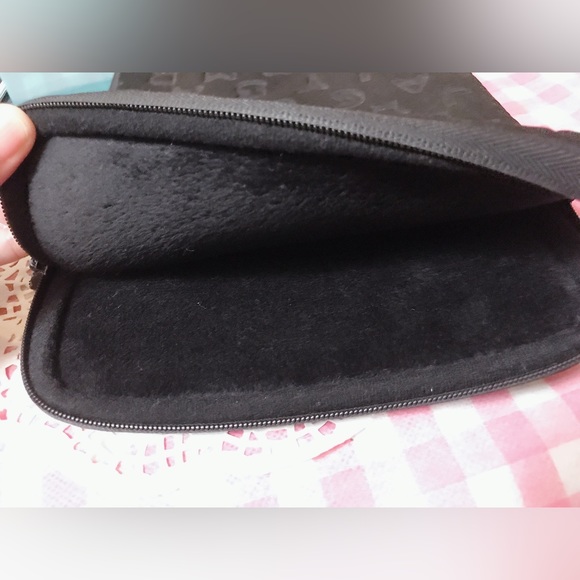 Marc Jacobs Padded Tablet Neoprene Case - Picture 6 of 16